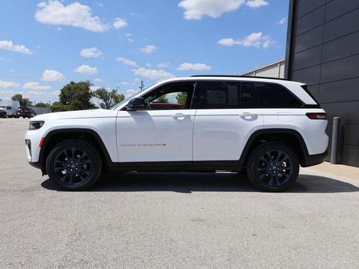 Bright White Clearcoat 2026 Jeep Grand Cherokee 85th Anniversay Edition 4x4