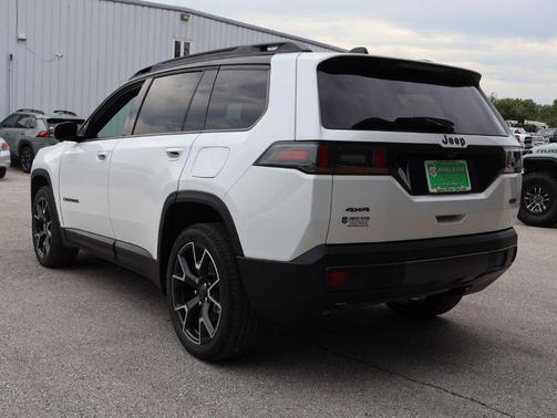 Bright White Clearcoat 2026 Jeep Cherokee Overland