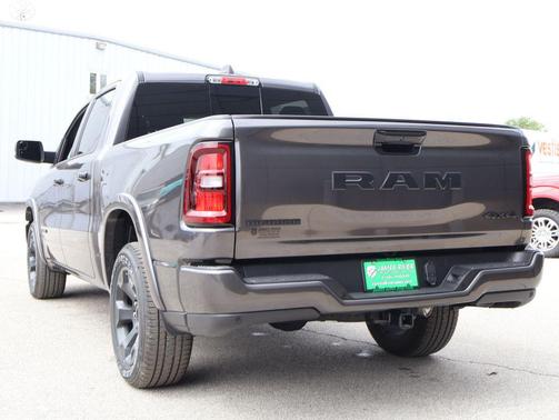 Granite Crystal Metallic Clearcoat 2026 RAM 1500 Big Horn/Lone Star