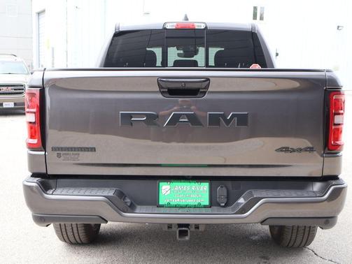 Granite Crystal Metallic Clearcoat 2026 RAM 1500 Big Horn/Lone Star
