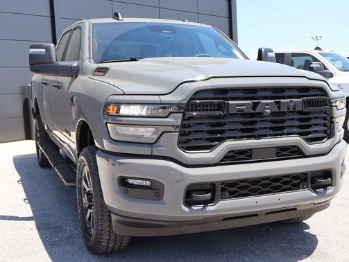 Ceramic Gray Clearcoat 2026 RAM 2500 Big Horn Crew Cab 4x4 6'4' Box