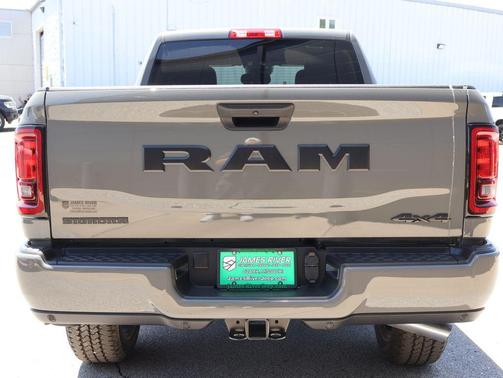 Ceramic Gray Clearcoat 2026 RAM 2500 Big Horn Crew Cab 4x4 6'4' Box
