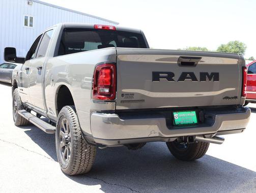 Ceramic Gray Clearcoat 2026 RAM 2500 Big Horn Crew Cab 4x4 6'4' Box