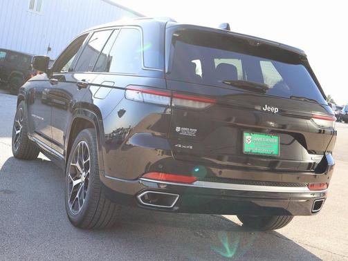 2023 Jeep Grand Cherokee Summit