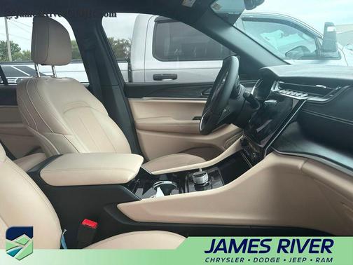 Bright White Clearcoat 2023 Jeep Grand Cherokee Limited