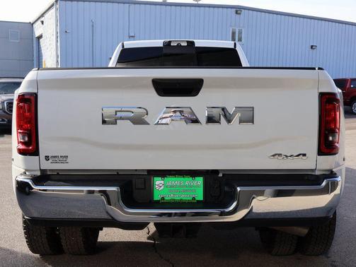 2025 RAM 3500 Tradesman Crew Cab 4x4 8' Box