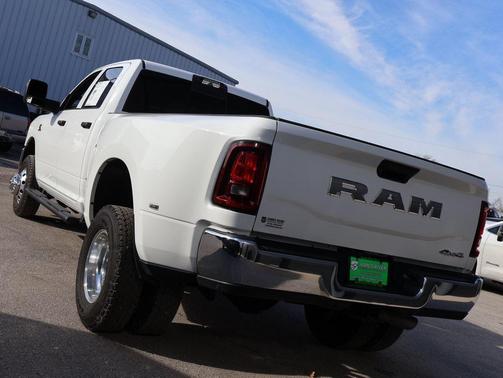 2025 RAM 3500 Tradesman Crew Cab 4x4 8' Box