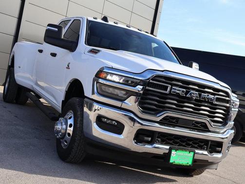 2025 RAM 3500 Tradesman Crew Cab 4x4 8' Box