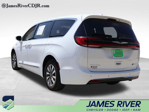 Bright White Clearcoat 2022 Chrysler Pacifica Hybrid Limited