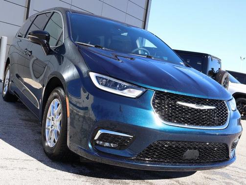 2025 Chrysler Pacifica L