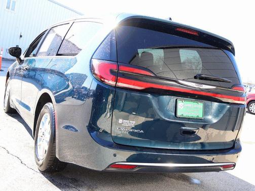 2025 Chrysler Pacifica L