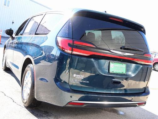 2025 Chrysler Pacifica L