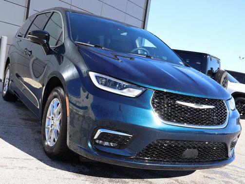 2025 Chrysler Pacifica L