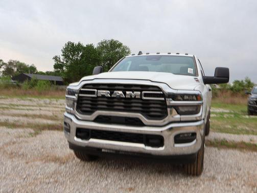Bright White Clearcoat 2026 RAM 2500 Tradesman Regular Cab 4x4 8' Box