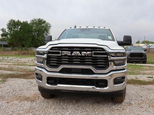 Bright White Clearcoat 2026 RAM 2500 Tradesman Regular Cab 4x4 8' Box