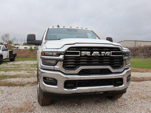 Bright White Clearcoat 2026 RAM 2500 Tradesman Regular Cab 4x4 8' Box