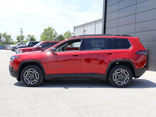 Red Hot Pearlcoat 2026 Jeep Cherokee Laredo