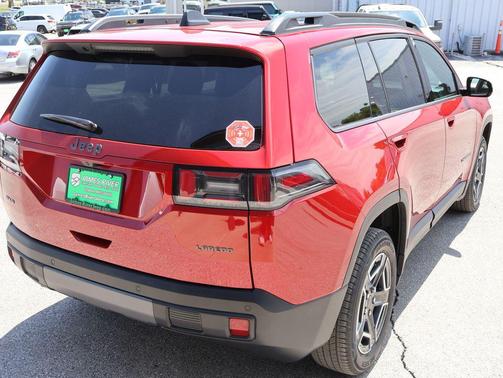 Red Hot Pearlcoat 2026 Jeep Cherokee Laredo