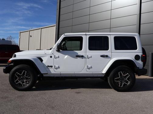 2026 Jeep Wrangler 4-Door Sahara 4x4