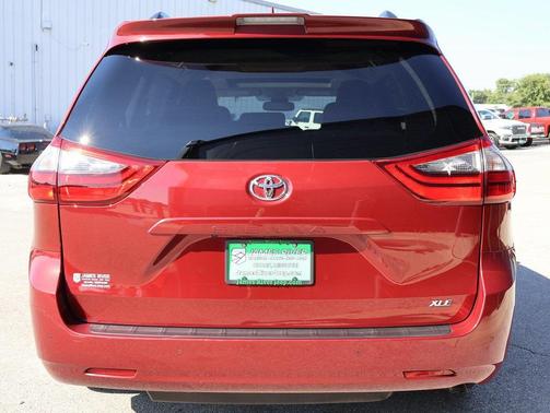 2020 Toyota Sienna XLE
