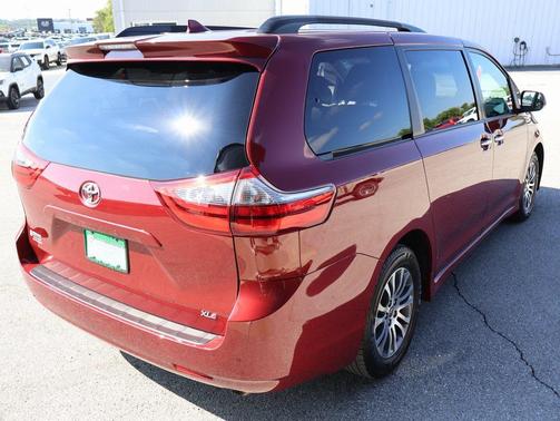 2020 Toyota Sienna XLE