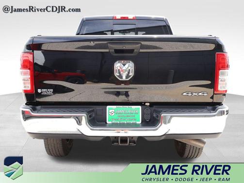 Diamond Black Crystal Pearlcoat 2024 RAM 2500 Tradesman Crew Cab 4x4 6'4' Box