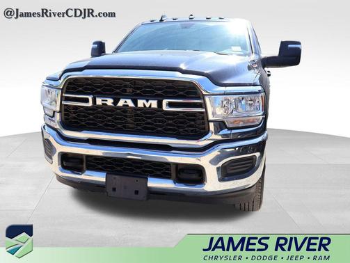 Diamond Black Crystal Pearlcoat 2024 RAM 2500 Tradesman Crew Cab 4x4 6'4' Box