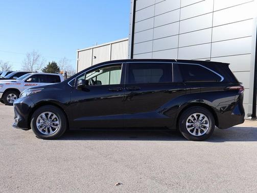 2024 Toyota Sienna LE