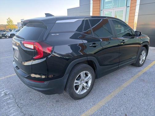 Ebony Twilight Metallic 2022 GMC Terrain SLE