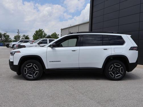 Bright White Clearcoat 2026 Jeep Cherokee Laredo 4x4