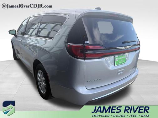 Silver Mist Clearcoat 2024 Chrysler Pacifica Touring L