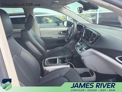 Silver Mist Clearcoat 2024 Chrysler Pacifica Touring L