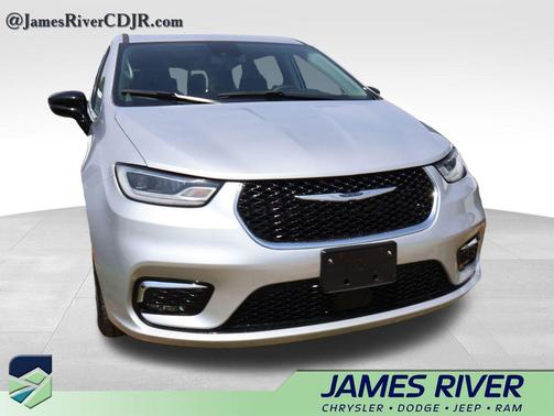 Silver Mist Clearcoat 2024 Chrysler Pacifica Touring L