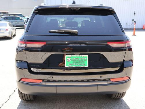 Diamond Black Crystal Pearlcoat 2026 Jeep Grand Cherokee 85th Anniversay Edition 4x4