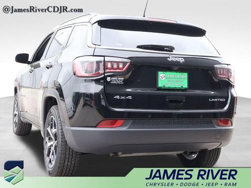 Diamond Black Crystal Pearlcoat 2025 Jeep Compass Limited