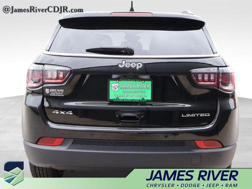 Diamond Black Crystal Pearlcoat 2025 Jeep Compass Limited