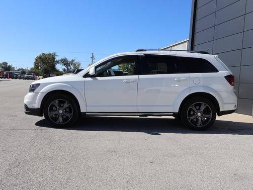 White 2015 Dodge Journey Crossroad