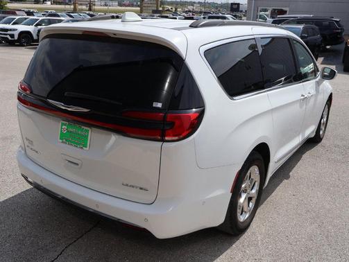 Bright White Clearcoat 2022 Chrysler Pacifica Limited