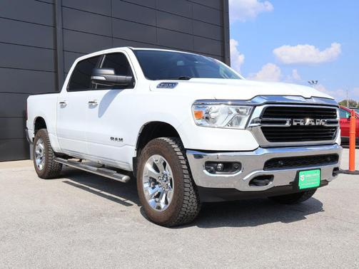 Bright White Clearcoat 2019 RAM 1500 Big Horn