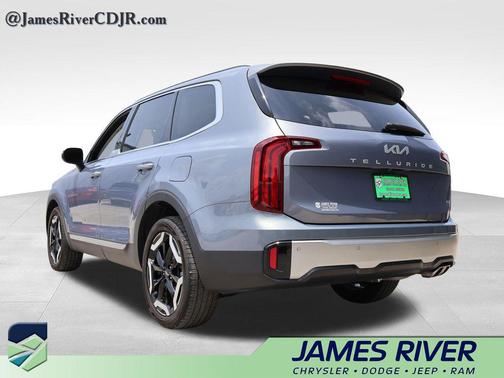 Everlasting Silver 2023 Kia Telluride S