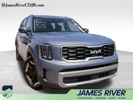 Everlasting Silver 2023 Kia Telluride S