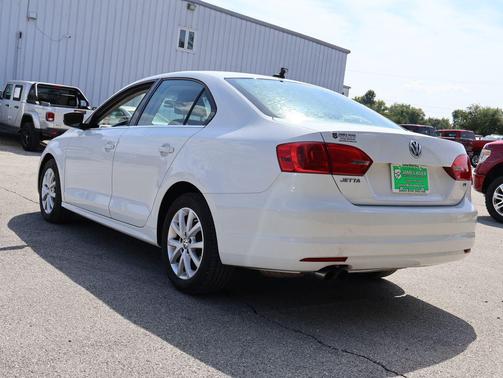 White 2014 Volkswagen Jetta Auto SE w/Connectivity