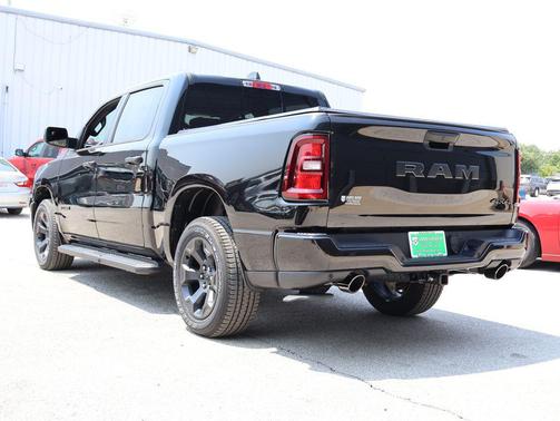 Diamond Black Crystal Pearlcoat 2026 RAM 1500 Express