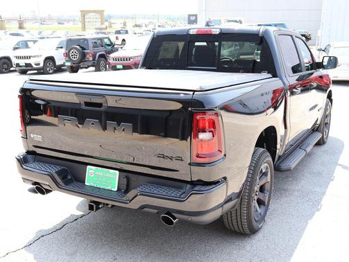 Diamond Black Crystal Pearlcoat 2026 RAM 1500 Express