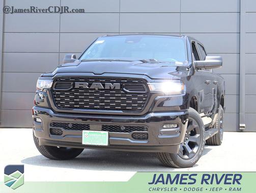 Diamond Black Crystal Pearlcoat 2026 RAM 1500 Express