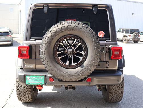 Granite Crystal Metallic Clearcoat 2026 Jeep Wrangler Rubicon