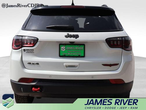 Bright White Clearcoat 2025 Jeep Compass Trailhawk