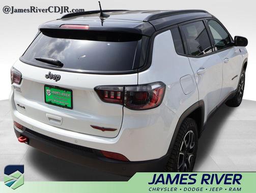 Bright White Clearcoat 2025 Jeep Compass Trailhawk