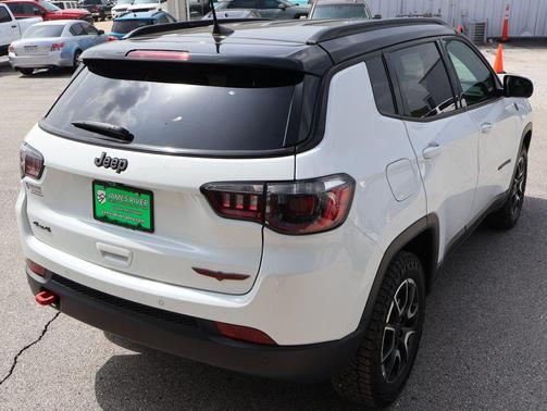 Bright White Clearcoat 2025 Jeep Compass Trailhawk