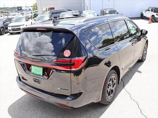 2025 Chrysler Pacifica Hybrid Premium S Appearance Pkg